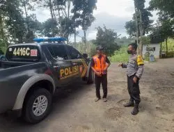 Personil Polsek Lemahsugih Polres Majalengka Berikan Himbauan Kamtibmas Saat Patroli