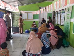 Bhabinkamtibmas Polsek Sindangwangi Monitoring Vaksinasi Serta Berikan Semangat Pada Anak Sekolah