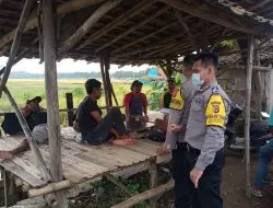 Sambang Warga Bhabinkamtibmas Polsek Ligung Berikan Himbauan Kamtibmas dan Ajak Vaksinasi