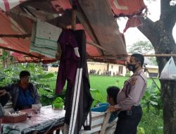 Polsek Cigasong Edukasi Prokes Pada Warga Saat Patroli Sore