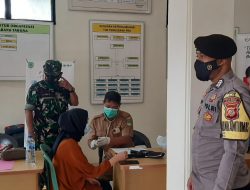 Bersinergi TNI – Polri Pantau Vaksinasi Covid 19 di Desa Wangkelang