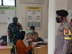 Bersinergi TNI – Polri Pantau Vaksinasi Covid 19 di Desa Wangkelang