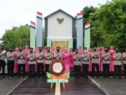Kapolres Beltim Memberikan Penghormatan Di TMP ‘Murni’ Belitung Timur Dalam Rangka HUT Bhayangkara Ke-76