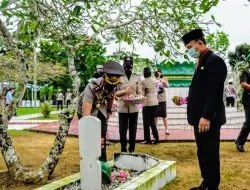 Kapolres Bangka Upacara Ziarah Makam Pahlawan Dalam Rangka Memperingati Hari Bhayangkara Ke 76