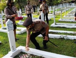 Sambut HUT Bhayangkara ke-76, Polres Purwakarta Gelar Ziarah dan Tabur Bunga di TMP Siran Raga.