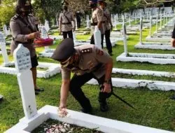 Sambut HUT Bhayangkara ke-76, Polres Purwakarta Gelar Ziarah dan Tabur Bunga di TMP Siran Raga.