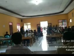 DI DUGA KAUR KEUANGAN SELINGKUH BERAHIR MENGUNDUR KAN DIRI