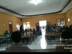 DI DUGA KAUR KEUANGAN SELINGKUH BERAHIR MENGUNDUR KAN DIRI