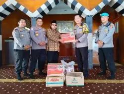 Bentuk Kepedulian Polres Purwakarta Salurkan Bansos Di Ponpes Riyadhul Fata