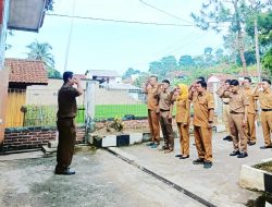 Pemerintahan Desa Sindanggalih Kecamatan Cimanggung Sumedang Melaksanakan Briefing.