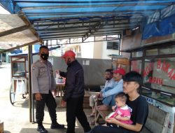 Saat Sambang Ke Desa Binaanya, Bhabinkamtibmas Polsek Malausma Sampaikan Pesan Kamtibmas