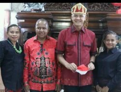 Ganjar Bantu Mahasiswa Papua Lulus S2, Orang Tua: Beliau Idola di Tempat Kami