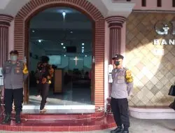 Polsek Pataruman Melaksanakan Pengamanan Kebaktian Minggu di Gereja
