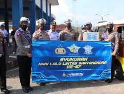 Antisipasi Dampak Kenaikan BBM Bersubsidi, Polres Sumedang Berikan Bantuan Sosial Bagi Pengemudi Angkot, Ojeg Online dan Ojeg Pangkalan