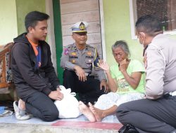 Mahasiswa Bersama Polres Banjar, Membagikan Sembako Kepada Kaum Jompo 