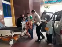 Ada Apa ? Satlantas Polres Majalengka, Bantu Ibu yang Sakit Parah ke Rumah Sakit di Cirebon
