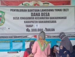 Pembagian BLT Subsidi BBM Dan Program Sembako Desa Jenggawur Berlangsung Lancar 