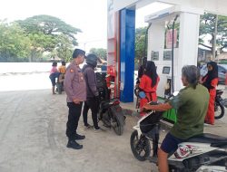 Monitor Kelancaran BBM di SPBU, Kapolsek Palasah Hadir Langsung Ke Lapangan