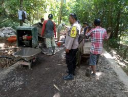 Awasi Program Dana Desa, Bhabinkamtibmas Cek Pembangunan Jalan Desa