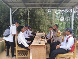 Polsek Bojong Pada Patroli Dialogis Ajak Para Pelajar SMAN  Bojong Purwakarta Agar Cerdas Dalam Bermedsos