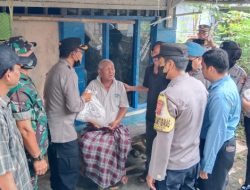 Warga Kurang Mampu Di Desa Mekarsari Dapat Paket Sembako Dari Polres Banjar