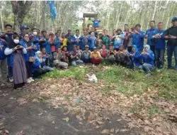 Ketua Dpc Partai Demokrat Beserta AMPD  Membuka Akses Jalan Menuju Lokasi Panti Jompo.
