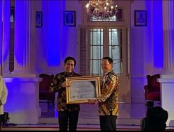 Bupati Majalengka Raih Penghargaan Percepatan Pembanguna Desa dari Kemendes PDTT