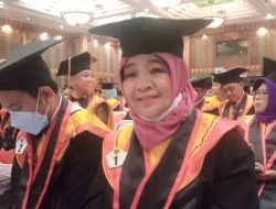 Dr.dr. Elly Wijaya Nursyam MHKes.MM Hadiri  Wisuda Gelar Doktor
