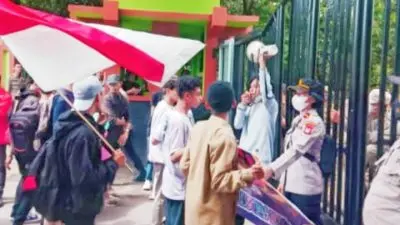 Pemuda dan Mahasiswa kota Bekasi menggelar unjuk rasa