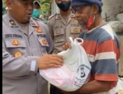 Di Usia Renta dan Sakit-Sakitan, Bapak Slamet Harus Merawat Anaknya yang Sakit
