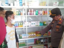 Kapolsek Pancatengah Polres Tasikmalaya Monitoring Terkait Obat Obatan Cair Di Apotek Dan Toko Obat