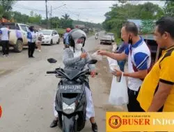 Berbagi Rejeki Makan Gratis Polsek Satui Polres Tanbu Jalan Alternatif Pemda Km.170 Satui Barat