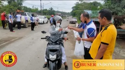 Berbagi Rejeki Makan Gratis Polsek Satui Polres Tanbu Jalan Alternatif Pemda Km.170 Satui Barat