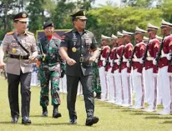 Jenderal Listyo Sigit Prabowo Kapolri Menghadiri Upacara Wisuda TNI-POLRI 