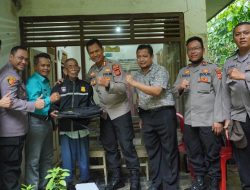 Kapolres Banjar Memberikan Kasur kepada Seorang Veteran di Kota Banjar