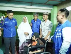 Partai Demokrat Prabumulih Berikan Bantuan Kursi Roda Kepada Ananda Rahman