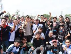 Keakraban Kapolres Majalengka Dengan Para Buruh Saat Pengamanan Demonstrasi