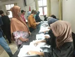 Demi Tersalurkannya Bansos,Pos Indonesia Siap layani Penyalurannya Hingga Larut Malam