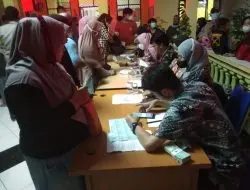 Penyaluran BLT Sampe Malam,Pos Indonesia Patut di Apresiasi