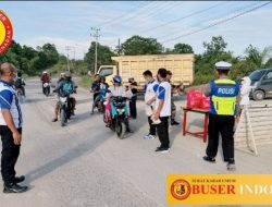 Makan Gratis Polsek Satui Polres Tanbu untuk Masyarakat Jalan Alternatif Pemda Km.170
