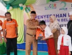 Wabup Tanbu HM.Rusli Melalui CSR PT Jhonlin Group Serahkan Bantuan  Sarana Pendidikan Sekolah