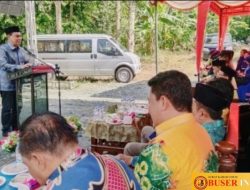 Bupati Tanbu didampingi Sekda Silaturahmi Warga Desa Saring Mengenai Pembangunan
