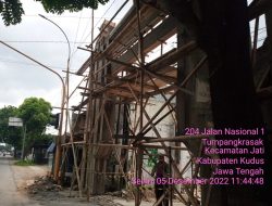 Papan Nama Proyek Pembangunan Gapura Tumpangkrasak Baru Dipasang Setelah Dipertanyakan Media
