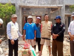 IPSM Kabupaten Bekasi serahkan bantuan pada korban angin puting beliung di Desa Pantai kec. Muara Gembong