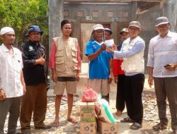 Warga korban Angin Puting Beliung mendapat bantuan dari IPSM Kabupaten Bekasi