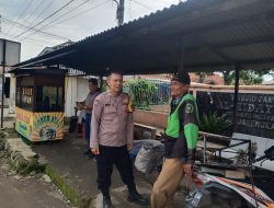 Sambangi Pangkalan Ojek Online, Bhabinkamtibmas Polsek Palasah Berikan Himbauan