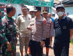 Kapolres Sumedang Pimpin Evakuasi Korban Banjir Bandang di Cimanggung