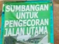 Warga Perumahan Wahana Harapan Kelurahan Setia Asih Pasang Papan Bertuliskan Sumbangan Untuk Pengecoran Jalan Utama