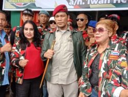 Peduli Gempa Bumi Cianjur Ketua Umum Laskar Merah Putih Berikan Sejumlah Bantuan