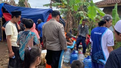 Polres Cianjur Melalui Kasat Binmas Memberikan Bantuan Air 